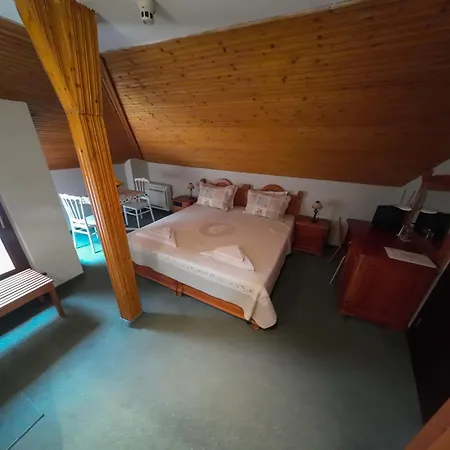 Boutique St. Stefan מלון 3*
